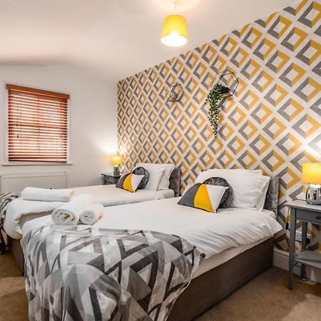 Spacious Contractor House For Large Groups - Private Parking Northampton Exteriör bild