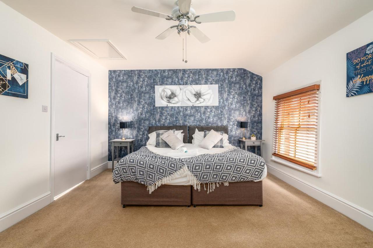 Spacious Contractor House For Large Groups - Private Parking Northampton Exteriör bild