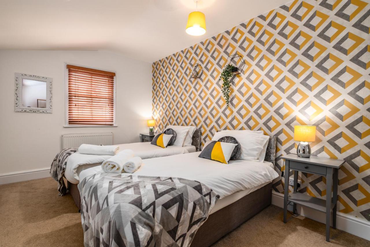 Spacious Contractor House For Large Groups - Private Parking Northampton Exteriör bild
