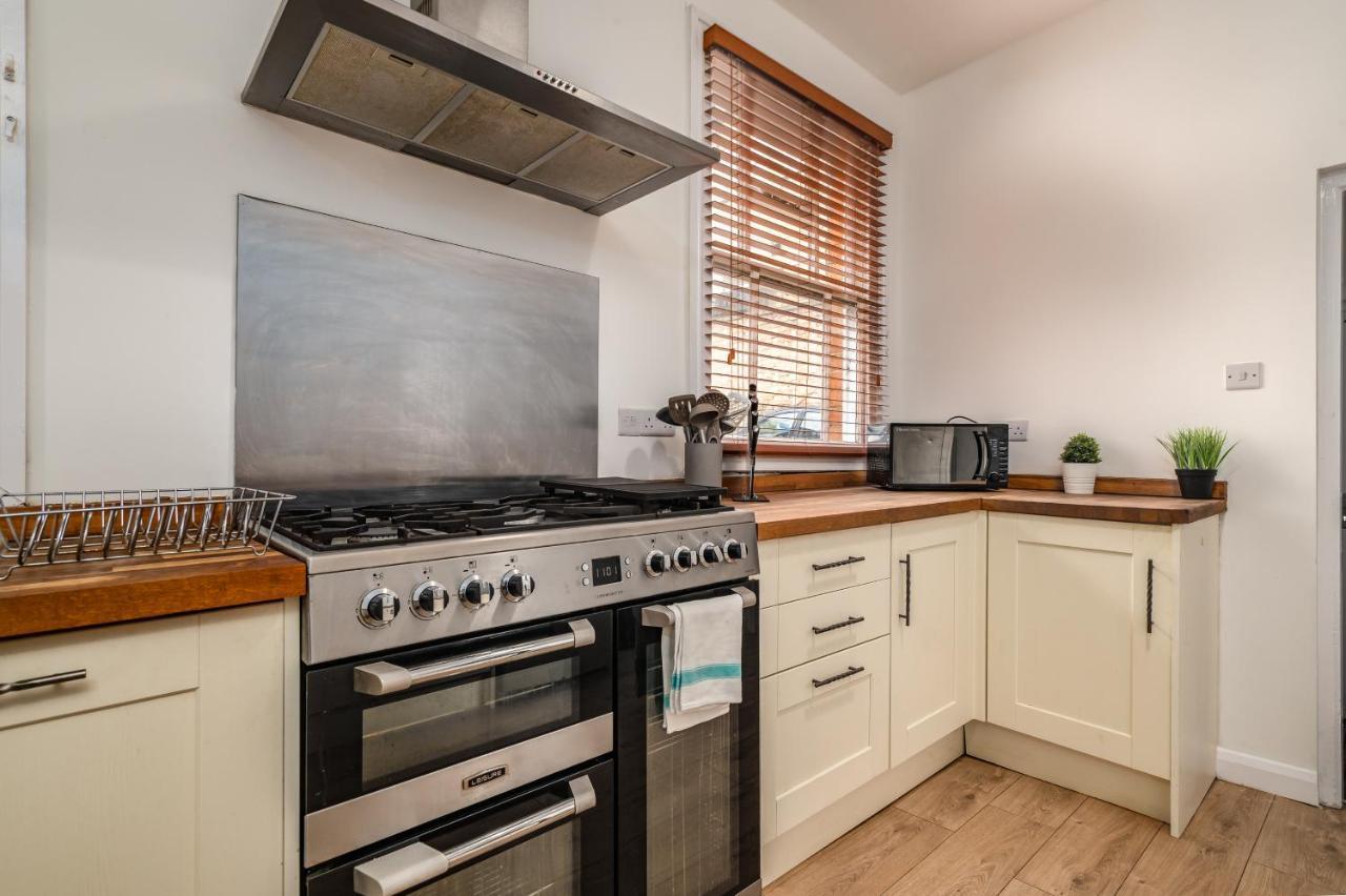 Spacious Contractor House For Large Groups - Private Parking Northampton Exteriör bild