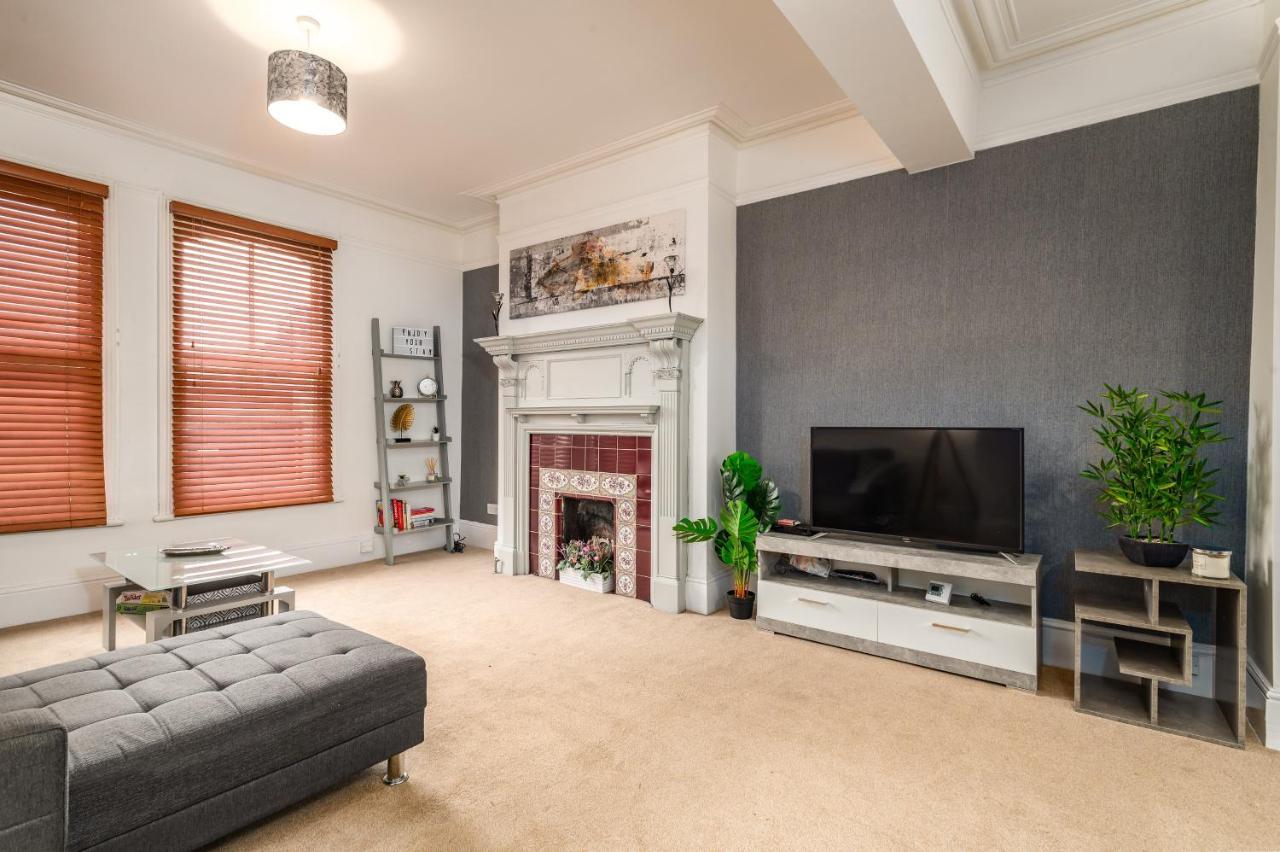 Spacious Contractor House For Large Groups - Private Parking Northampton Exteriör bild