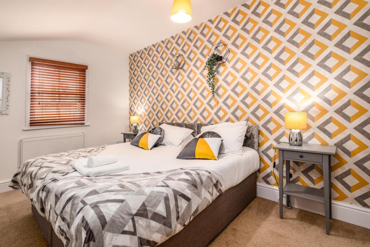 Spacious Contractor House For Large Groups - Private Parking Northampton Exteriör bild