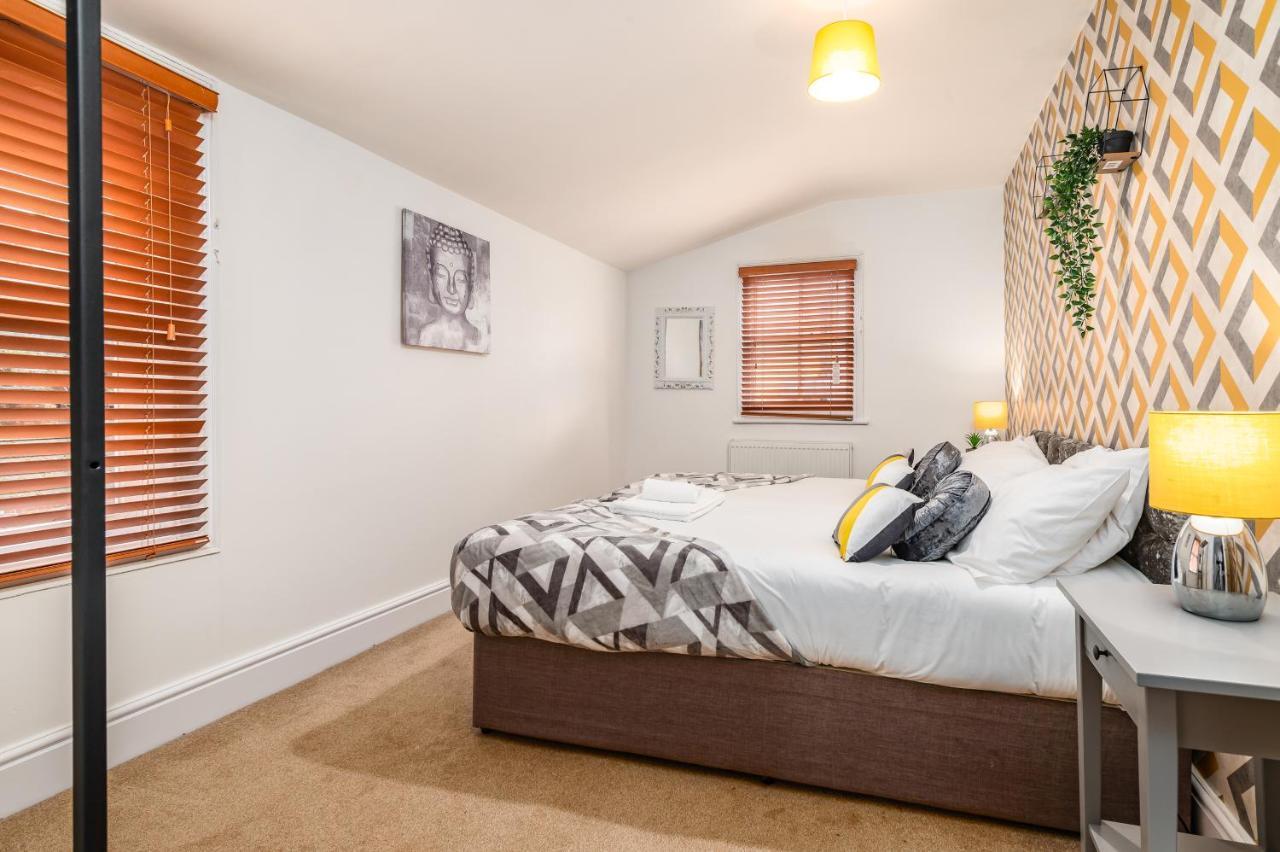 Spacious Contractor House For Large Groups - Private Parking Northampton Exteriör bild