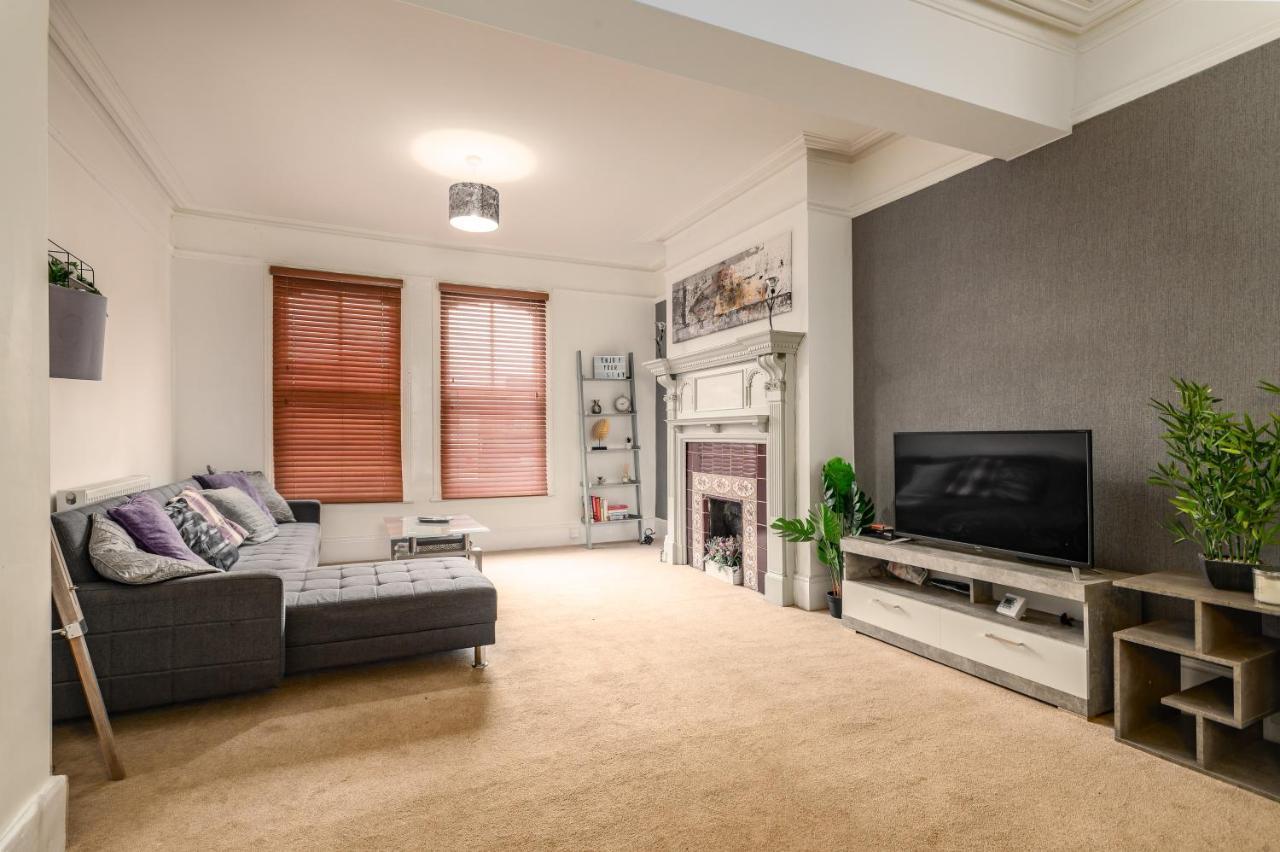 Spacious Contractor House For Large Groups - Private Parking Northampton Exteriör bild