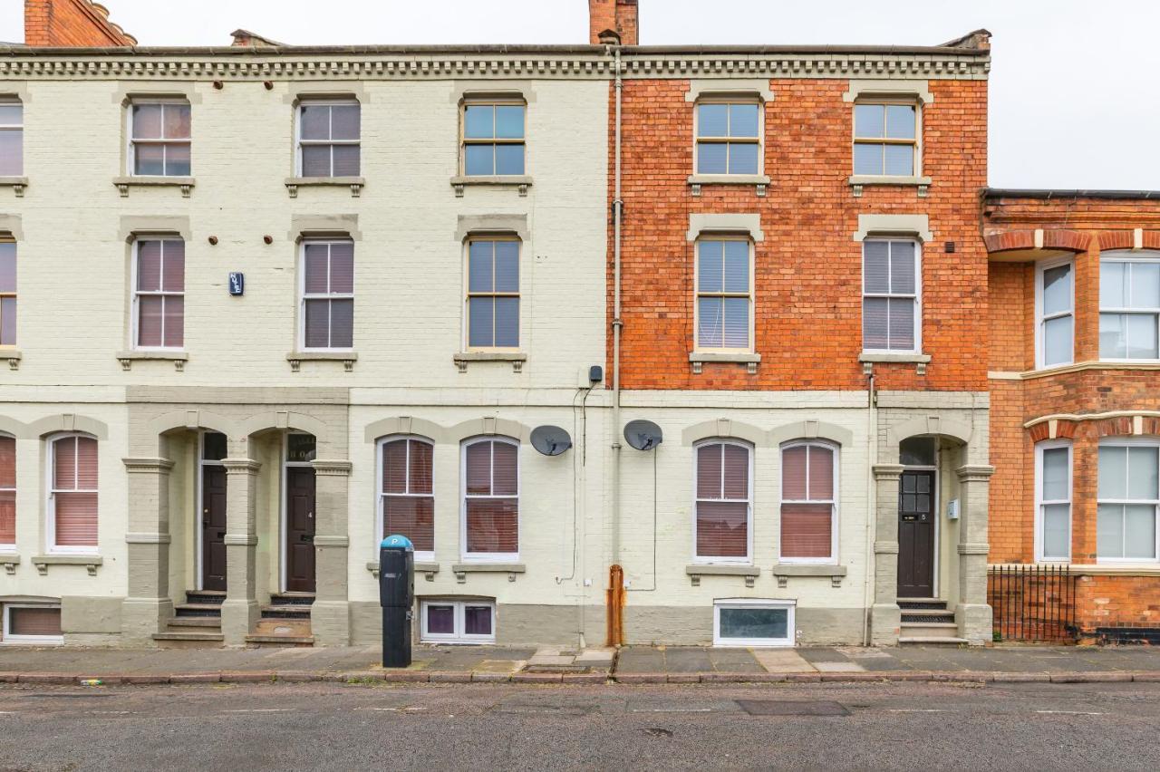 Spacious Contractor House For Large Groups - Private Parking Northampton Exteriör bild